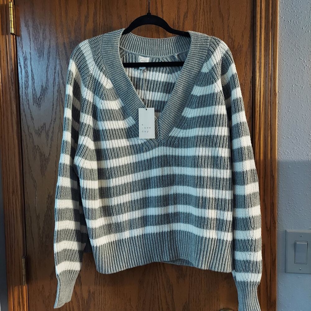 A New Day Gray White Stripes Women's V Neck Sweater  Size XXL New